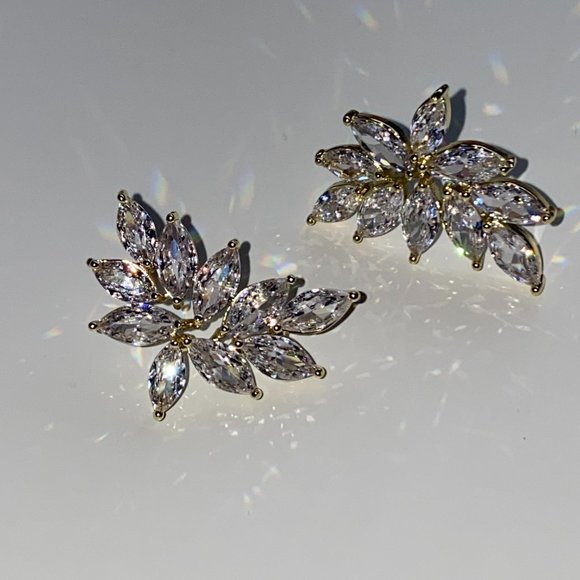 Marquise Cut Cubic Zirconia Stones in Leaf Pattern - Picture 3 of 7